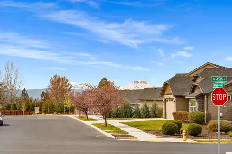4485 SW Salmon Avenue Redmond OR 97756