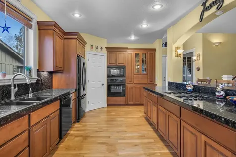 927 SE Briarwood Court Bend OR 97702
