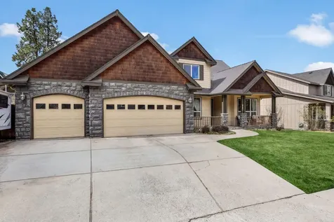 927 SE Briarwood Court Bend OR 97702