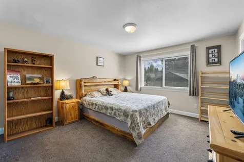 927 SE Briarwood Court Bend OR 97702