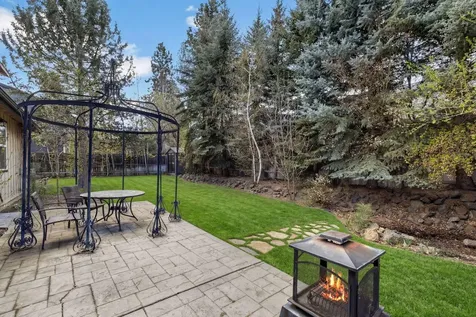 927 SE Briarwood Court Bend OR 97702