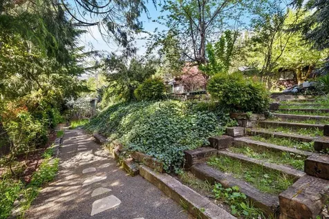 1625 NE Hillcrest Drive Grants Pass OR 97526