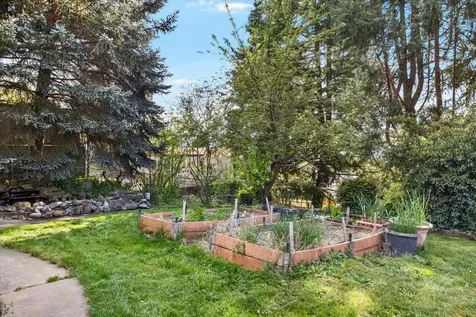 1625 NE Hillcrest Drive Grants Pass OR 97526