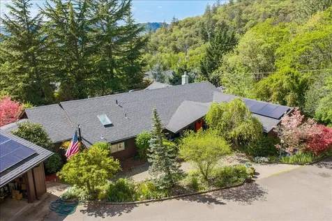 1625 NE Hillcrest Drive Grants Pass OR 97526