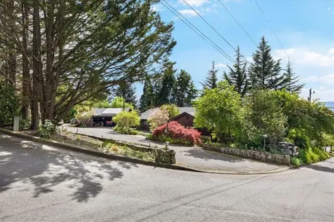 1625 NE Hillcrest Drive Grants Pass OR 97526