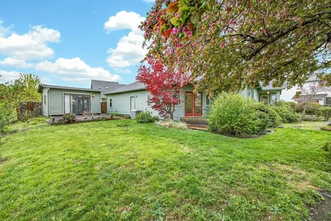 536 Parkside Drive Ashland OR 97520