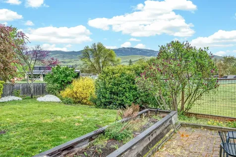 536 Parkside Drive Ashland OR 97520