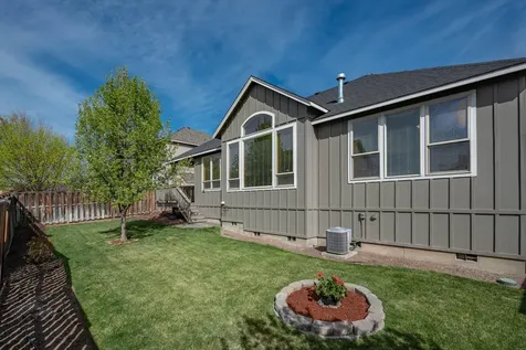 2372 NW Hazelwood Avenue Redmond OR 97756