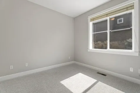 61425 Davis Lake Loop Bend OR 97702