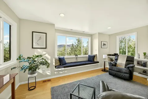 1927 Tamarack Place Ashland OR 97520
