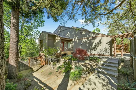 1927 Tamarack Place Ashland OR 97520
