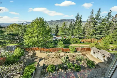 1927 Tamarack Place Ashland OR 97520