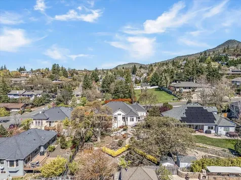 3910 Cherry Lane Medford OR 97504