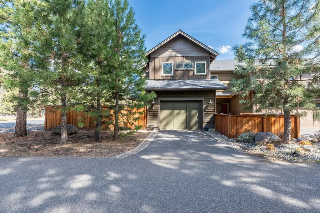 923 E Desperado Trail Sisters OR 97759
