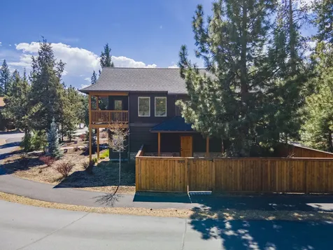 923 E Desperado Trail Sisters OR 97759