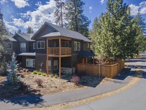 923 E Desperado Trail Sisters OR 97759