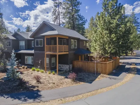 923 E Desperado Trail Sisters OR 97759