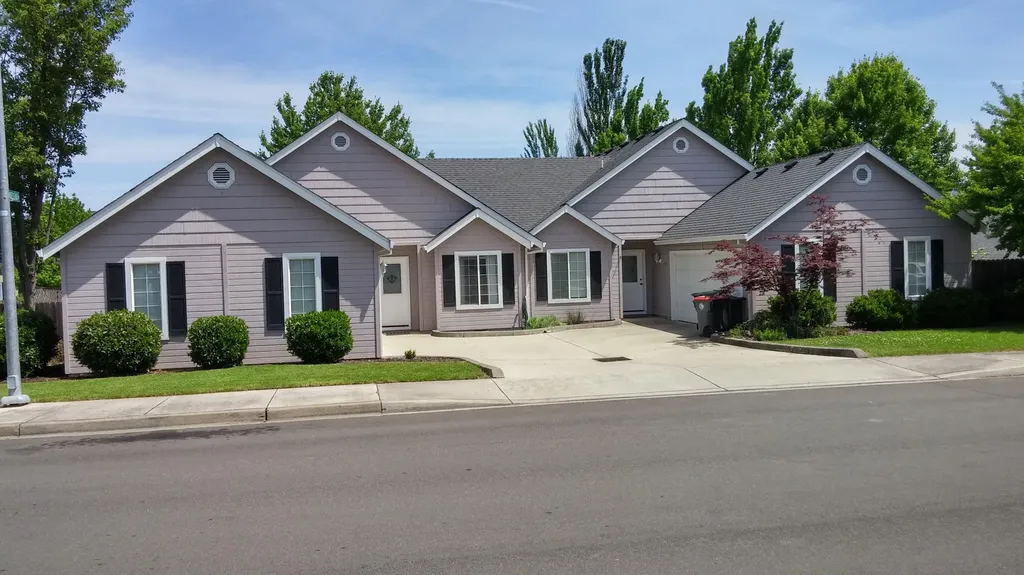 1537 Hartell Street Medford OR 97504