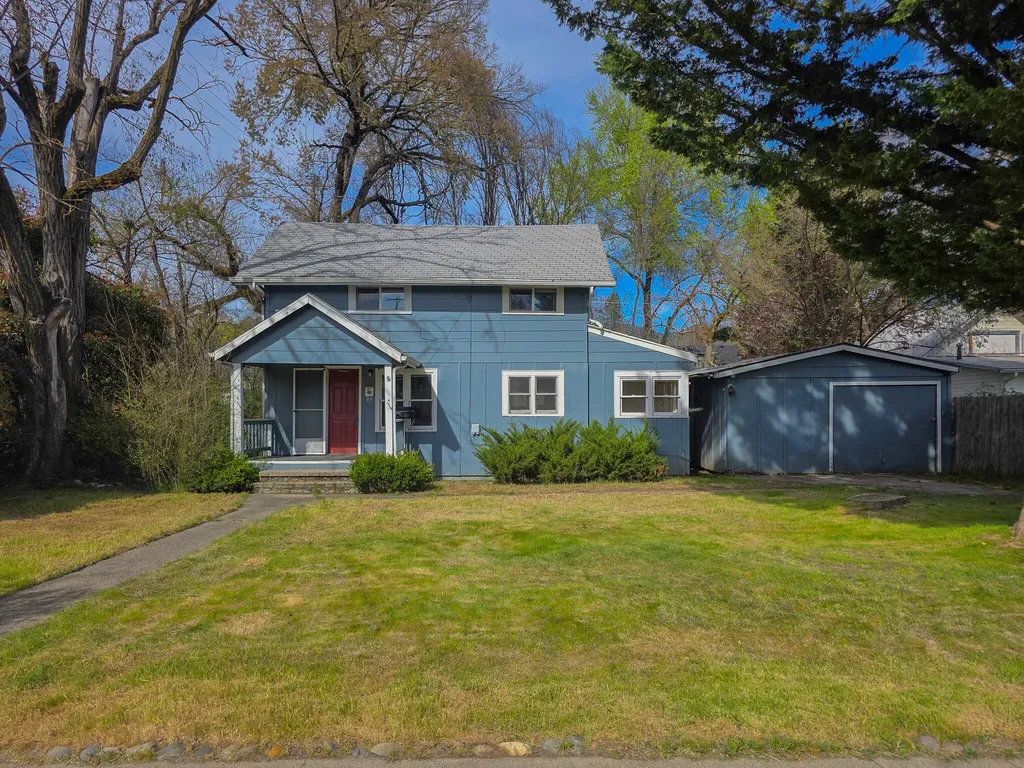 814 NW C Street Grants Pass OR 97526