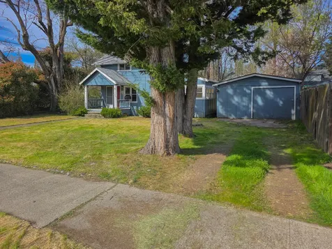 814 NW C Street Grants Pass OR 97526