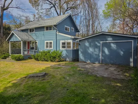 814 NW C Street Grants Pass OR 97526