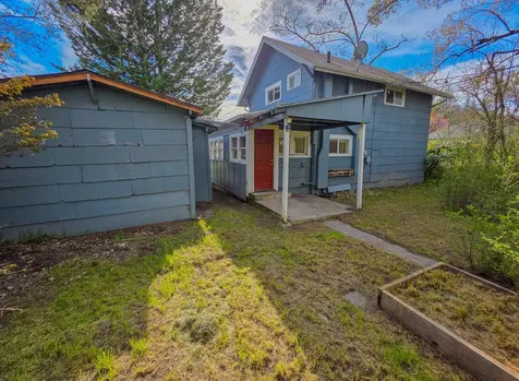 814 NW C Street Grants Pass OR 97526