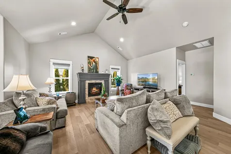 114 Connecticut Court Medford OR 97504
