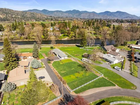 274 Parkhill Place Grants Pass OR 97527