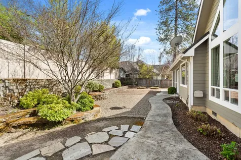 1868 NW F Street Grants Pass OR 97526