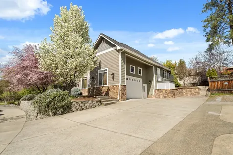 1868 NW F Street Grants Pass OR 97526