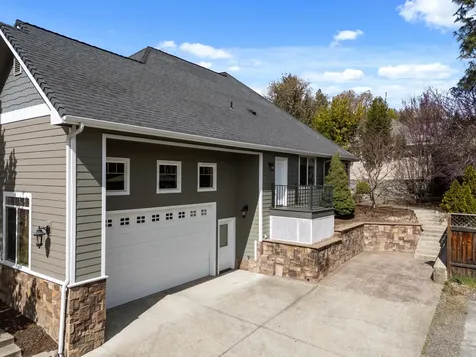 1868 NW F Street Grants Pass OR 97526