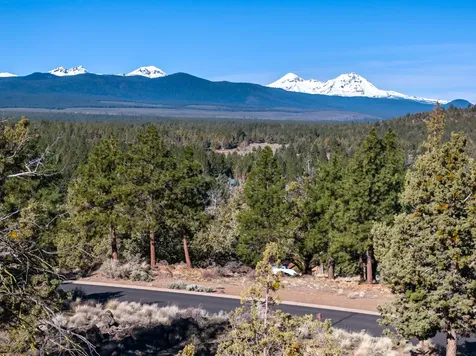 3380 NW Greenleaf Way Bend OR 97703