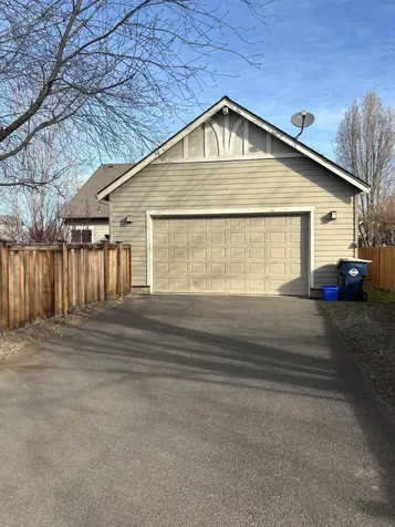 1642 NW Hemlock Avenue Redmond OR 97756