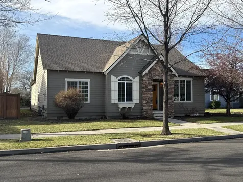 1642 NW Hemlock Avenue Redmond OR 97756