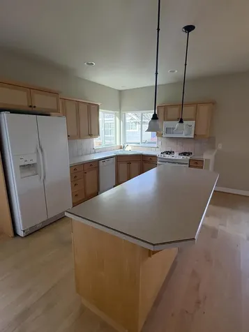 1642 NW Hemlock Avenue Redmond OR 97756