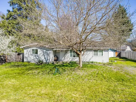 1981 Regina Way Grants Pass OR 97527