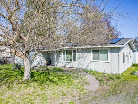 1981 Regina Way Grants Pass OR 97527
