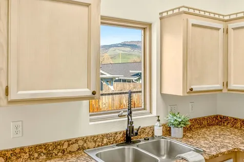 239 E Hersey Street Ashland OR 97520