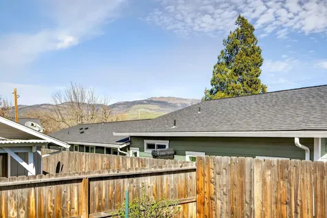 239 E Hersey Street Ashland OR 97520