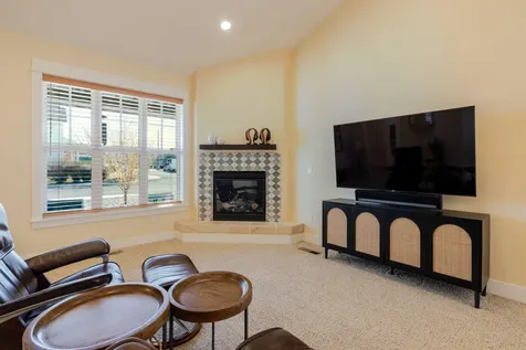 1833 NW Larch Avenue Redmond OR 97756
