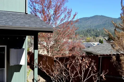 915 NW Bishop Street Grants Pass OR 97526