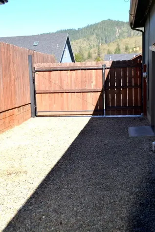 915 NW Bishop Street Grants Pass OR 97526