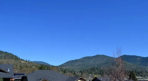 915 NW Bishop Street Grants Pass OR 97526