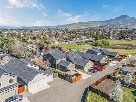 2264 College Way Medford OR 97504