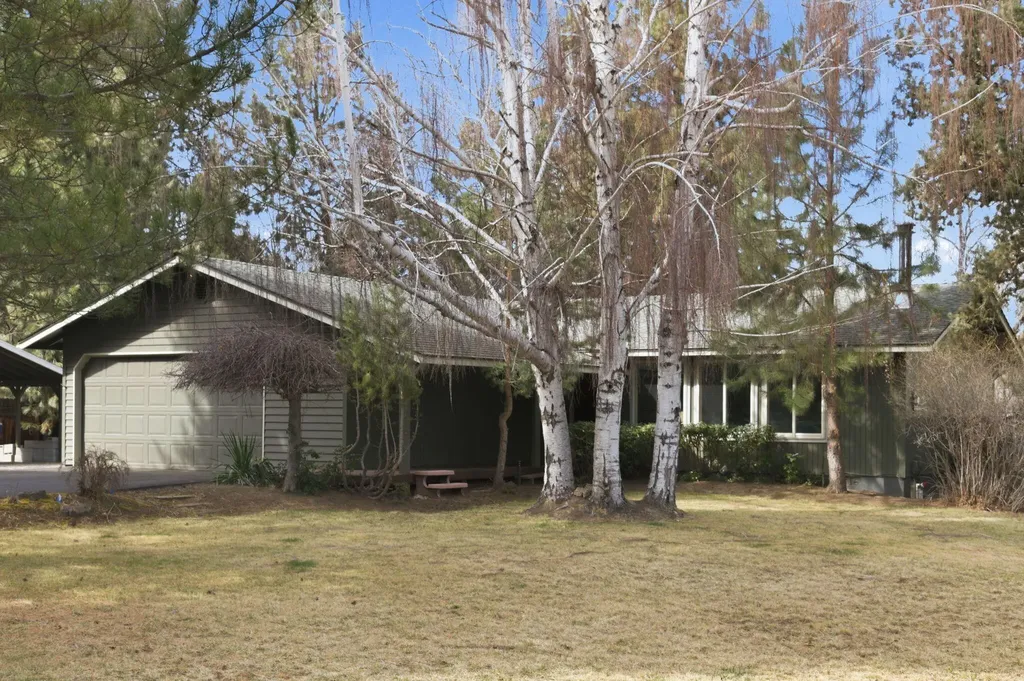 21060 Woodhaven Avenue Bend OR 97702