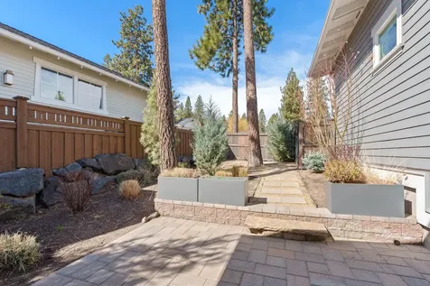 2424 NW Crossing Drive Bend OR 97703