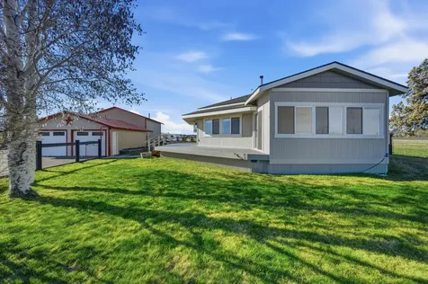 4074 SW Reif Road Powell Butte OR 97753