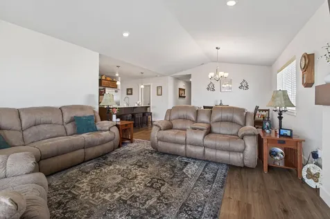 1225 NW Willow Parkway Road Madras OR 97741