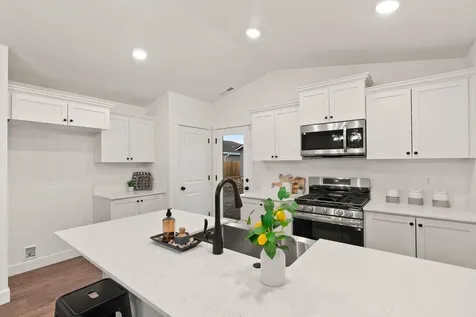 407 NW Monte Vista Avenue Madras OR 97741