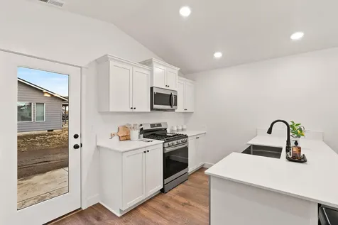 407 NW Monte Vista Avenue Madras OR 97741
